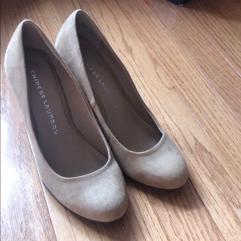 Chinese laundry tan suede heels